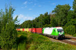 223 102 SETG  ER20-01  mit einem Containerzug bei Reuth b.