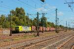 193 407  green cargo  mit Containerzug in Hamburg Harburg, August 2025.
