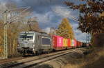 Elbtalumleiter im Vogtland, mit Metrans 383 402 fährt der Containerzug aus Hamburg über Plauen Hof Cheb weiter gen Prag ...