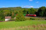 152 091 DB Cargo mit einem Containerzug bei Sterbfritz Richtung Gemünden, 22.09.2021
