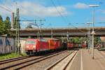 DB 185 385-2 mit Containerzug in Hamburg Harburg, August 2025.