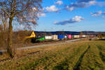 193 760 ELL mit einem Containerzug bei Pölling Richtung Nürnberg, 19.02.2022