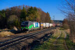 193 223 WLC/ELL mit einem Containerzug bei Postbauer-Heng Richtung Nürnberg, 28.02.2022