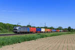 193 158-3 (Railpool / vmtl. TX Logistik) mit einem Containerzug in Elze, 28. Mai 2026