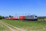 187 013-8 (Akiem / Metrans) mit einem Containerzug in Elze, 28. Mai 2026