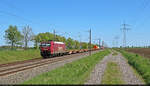 Ein im vorderen Teil unbeladener Containerzug mit 185 507-1 bewegt sich bei Braschwitz Richtung Halle (Saale).

🧰 Alpha Trains Belgium NV/SA, vermietet an Emons Bahntransporte GmbH (Emons Spedition GmbH)
🕓 26.4.2025 | 11:42 Uhr