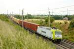 145 094-9 Captrain mit Containerzug in Ovelg�nne, Juni 2023.