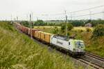 193 786-1 Captrain mit Containerzug in Ovelg�nne, Juni 2023.