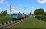 Die Sonne macht kurz Pause, der G�terverkehr nicht: 185 613-7 mit internationaler Container-Leine an der Blockstelle Zscherben Richtung Halle Rosengarten.

🧰 Alpha Trains Luxembourg No.2 S.� r.l., vermietet an die ecco-rail GmbH
🕓 24.5.2025 | 10:22 Uhr