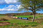 187 324 WLC mit einem Containerzug bei Laaber Richtung Regensburg, 15.04.2022