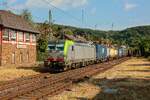 475 434 bls cargo mit Containerzug in Oberwinter, Juli 2026.