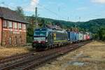 193 650 Beacon mit Containerzug in Oberwinter, Juli 2026.