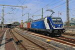 Durchfahrt der Lokomotive mit der Nummer 388 042-4 (NVR-Nummer 91 54 7388 042-4 CZ-CDC) mit einem Container Zug am 26. Juli 2026 durch den Bahnhof Dresden Neustadt

ist eine elektrische Mehrsystem-Lokomotive vom Typ Alstom Traxx MS3. Sie geh�rt zum Bestand von ČD Cargo Poland (einer Tochtergesellschaft der tschechischen ČD Cargo) und wurde im April 2026 offiziell in Dienst gestellt.Technische und betriebliche DetailsFahrzeugtyp: Alstom Traxx MS3 (Baureihe 388)Eigent�mer: ČD Cargo Poland (Warszawa)

388 042-4