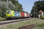 Die von WLC eingesetzte Alpha Trains 6193 587 mit Containern, A�ling, 13.08.2026