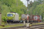 ATLU 193 119 kommt mit einem Containerzug durch Eichenberg gefahren 20.8.2026