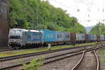 Rpool 193 159 in Diensten von BOXX kommt mit einem Containerzug durch Eichenberg gefahren vom Bahnsteigende aufgenommen 20.8.2026