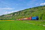 192 017 Northrail mit einem Containerzug bei Th�ngersheim Richtung W�rzburg, 07.05.2022