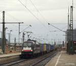 ES 64 U2-063 von boxXpress zieht am 21.03.10 einen Containerzug durch M�nchen-Ost Richtung Pasing.