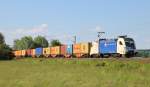 Am 7.Juni 2013 war WLC 182 523 mit Containern s�dlich von Elze(Han) auf dem Weg Richtung S�den.