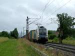 ES 64 U2 - 019 der Wiener Lokalbahn f�hrt am 29.06.13 mit einem Containerzug durch das Mainal bei Himmelstadt, Richtung Gem�nden (Main!)