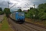 Durchfahrt von Railtraxx 185 515-4 am 25.06.2013 mit einem Containerzug durch die S�d Kurve von Schallstadt in Richtung Schweiz.