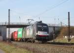 182 527 zieht am 17.M�rz 2015 einen Containerzug durch Retzbach-Zellingen in Richtung W�rzburg.