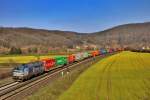 In Gambach donnert die boxXpress.de 193 842 mit einem KLV Zug durchs Maintal gen Würzburg.Bild vom 14.3.2016