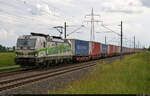 Mit Sattelaufliegern am Haken fährt 193 363-9 (Siemens Vectron) Richtung Köthen.