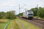193 995 Railpool/TXL mit einem KLV-Zug bei Eggolsheim Richtung Fürth, 11.08.2021