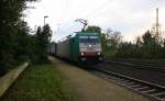 2903 von Alpha Trains kommt durch Kohlscheid aus Richtung Aachen-West,Laurensberg,Richterich mit einem langen Stobartzug aus England nach Neuss und fährt in Richtung Herzogenrath,Neuss.