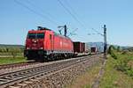 Mit einem  T.T.S. -KLV fuhr am 05.05.2016 die Beacon Rail/Crossrail 185 596-4  Suzy  zwischen Kenzingen und Riegel gen Norden.