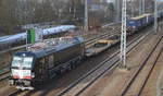 Mieter: Mercitalia Rail S.r.l.? In meinem Augen eine TXL-Leistung mit der MRCE Vectron   X4 E - 708  [NVR-Number: 91 80 6193 708-5 D-DISPO] mit KLV-ZUg ab Rostock am 31.01.19 Berlin-Springpfuhl.