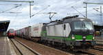 LTE Netherlands B.V., Rotterdam [NL] mit der ELL Vectron  193 737  [NVR-Nummer: 91 80 6193 737-4 D-ELOC] am 29.01.20 Durchfahrt Bf.