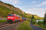 152 044 mit einem KLV-Zug bei Gambach Richtung Gemünden, 01.08.2019