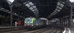 475 404-0 von BLS kommt aus Richtung Aachen-West,Aachen-Schanz und fährt durch den Aachener-Hbf in Richtung Köln mit einem LKW-Zug aus Zeebrugge(B) nach Novara(I) und fährt in Richtung