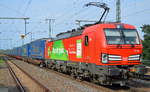 DB Cargo AG [D] mit  193 300  [NVR-Nummer: 91 80 6193 300-1 D-DB] und Taschenwagenzug am 03.09.20 Durchfahrt Bf.