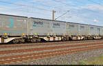 [Reupload]    Blick auf einen in Österreich registrierten sechsachsigen Gelenk-​Containertragwagen der Gattung  Sggmrs 104'  (31 81 4953 638-1 A-AAEC), beladen mit Aufliegern der SmartRail