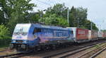 METRANS Rail (Deutschland) GmbH, Leipzig [D] mit der sehr schön gestalteten Railpool Lok  186 534-4  [NVR-Nummer: 91 80 6186 534-4 D-Rpool] und kombinierten Taschenwagen-/  Containerzug Richtung