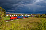 193 307 DB Cargo entflieht mit einem LKW-Walter KLV-Zug dem Gewitter bei Hirschaid Richtung Norden, 07.05.2021