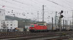 DB 193 334 mit einem KLV Richtung Gem�nden, am 04.02.2025 in W�rzburg Hbf.