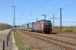 Mit einem LKW-Walther-KLV am Haken rollte 383 223 der Budamar am 03.04.25 durch Saarmund Richtung Schönefeld.