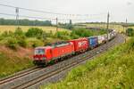 DB 193 376 mit Containerzug in Ovelgünne, Juni 2023.