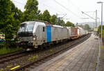 Es begann zu regnen und wir wollten schon den Heimweg antreten, da ging die Schranke am Bü herunter, das kann nur ein Güterzug sein, so ich ging wieder an den Bahnsteig.