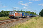 Mit einem LKW-Walther am Haken rollte 383 220 der Budamar am 19.06.25 durch Jütrichau Richtung Magdeburg.