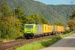 E186 223 MEDWAY mit Containerzug in Bad Salzig, August 2025.