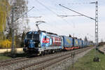 die für DPB Rail Infra Services fahrende Railpool 193 186 mit einem  Walter-Zug  in Eitensheim, 24.03.2026 (aufgenommen vom Zugang zum Bahnsteig aus)