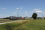 6193 166 von  Railpool  mit einem  EKOL-KLV  aus Salzburg kommend am 11. Juli 2026 bei �bersee am Chiemsee.