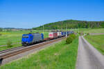 185 529 ATLU/TXL mit einem KLV-Zug bei Oberdachstetten Richtung Ansbach, 14.05.2022
