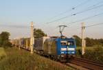 185 518-8 f�hrt am 13.06.09 mit dem DGS 43147 nach Verona zwischen L�beck und Reinfeld dem Sonnenuntergang entgegen.