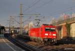 185 332-1 von Railion Scandinavia poltert am 28.11.10 mit einem KLV aus Skandinavien durch Hamburg-Harburg Richtung S�den.